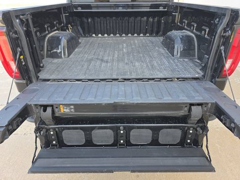 Used 2020 GMC Sierra 1500 SLT RWD image 32