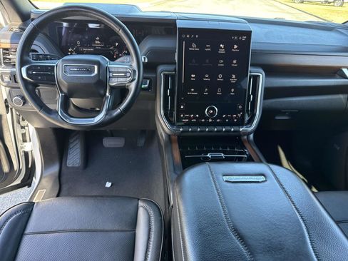 Used 2025 GMC Yukon XL Denali image 17
