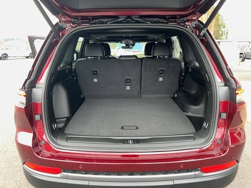 New 2026 Jeep Grand Cherokee Altitude image 22