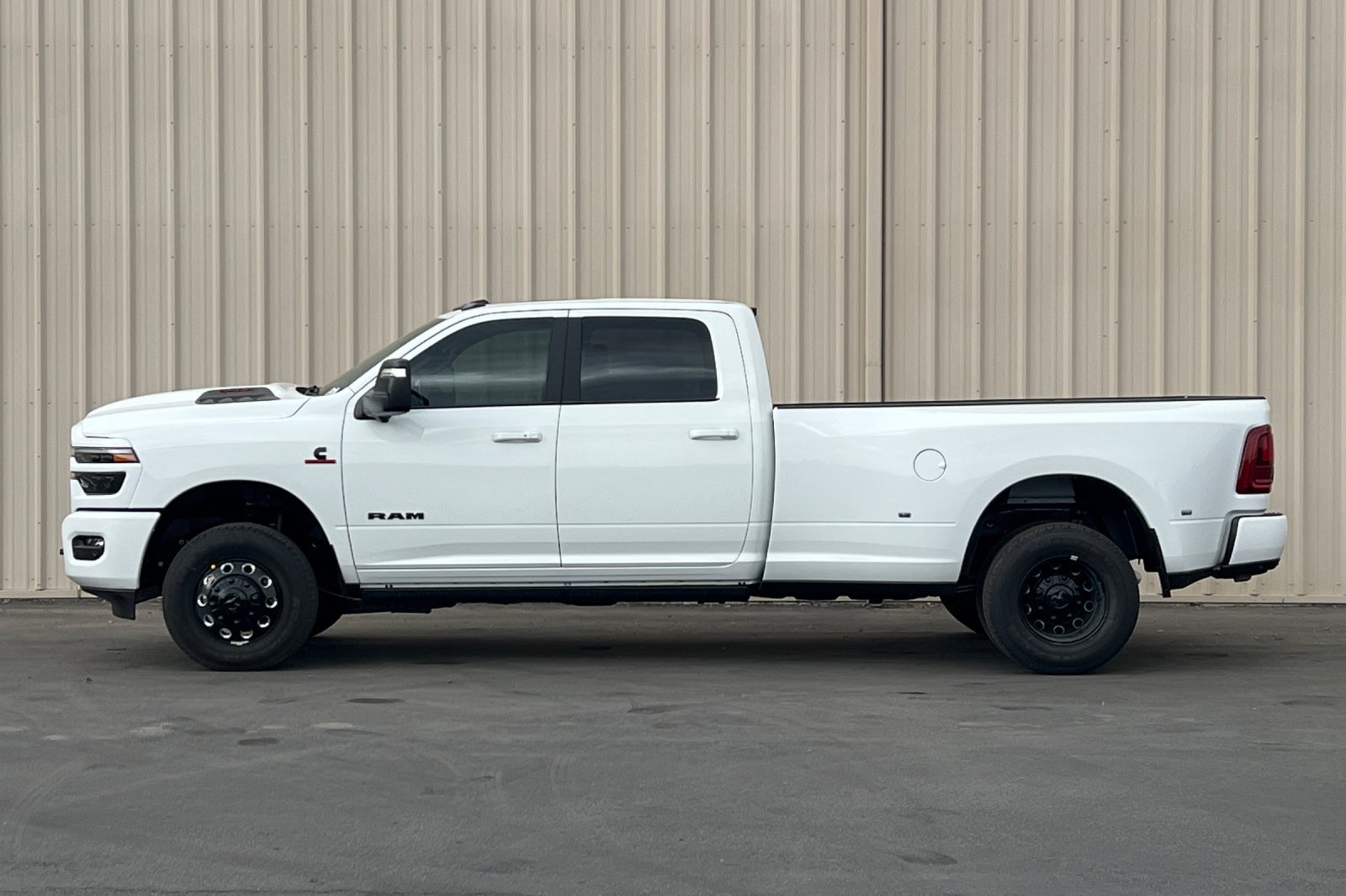 New 2026 RAM 3500 Laramie AWD/4WD image 13