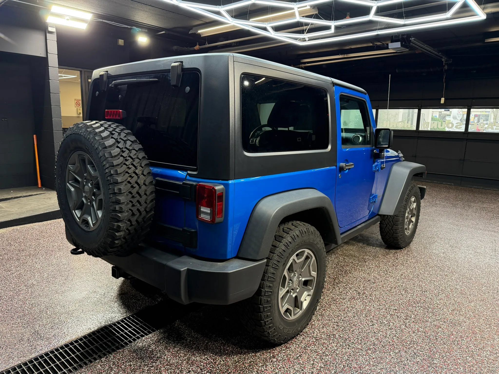 Used 2016 Jeep Wrangler Rubicon w/ Dual Top Group AWD/4WD image 8