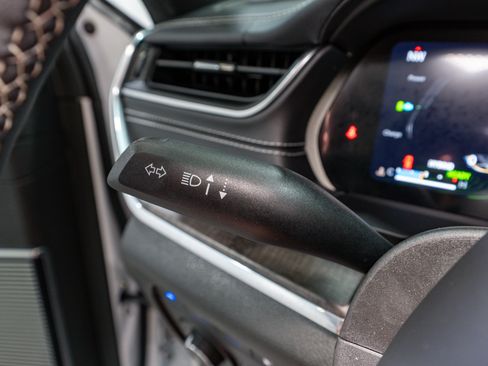 Used 2024 Jeep Grand Cherokee Overland w/ Trailer Tow Package image 32