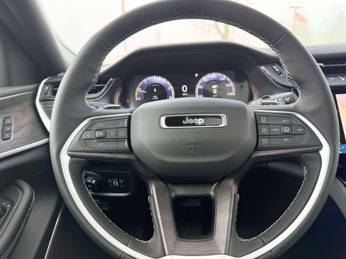 New 2026 Jeep Grand Cherokee Limited w/ Limited Altitude Package AWD/4WD image 17