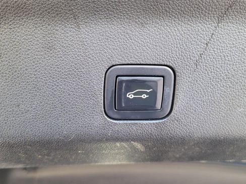 Used 2022 GMC Yukon XL Denali AWD/4WD image 5