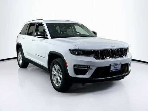 Used 2023 Jeep Grand Cherokee Limited AWD/4WD image 3
