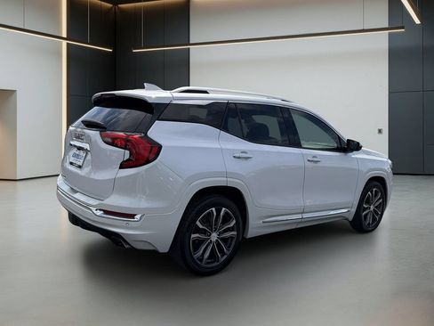 Used 2020 GMC Terrain Denali w/ Denali Premium Package FWD image 6