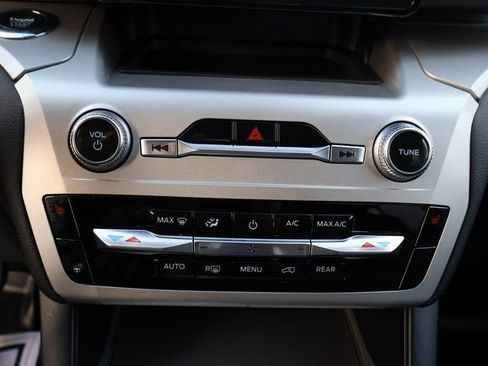 Used 2022 Ford Explorer XLT w/ Equipment Group 202A image 29