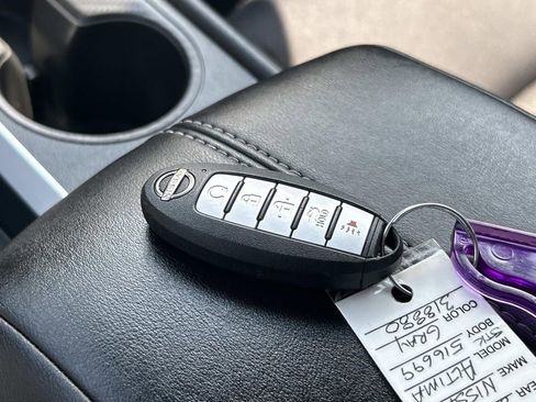 Used 2025 Nissan Altima 2.5 SV FWD image 27