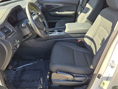Used 2025 Honda Ridgeline Sport image 12