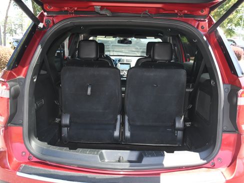 Used 2018 Ford Explorer Limited w/ Equipment Group 301A FWD image 19