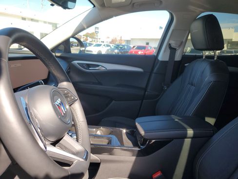 New 2025 Buick Envision Avenir image 16