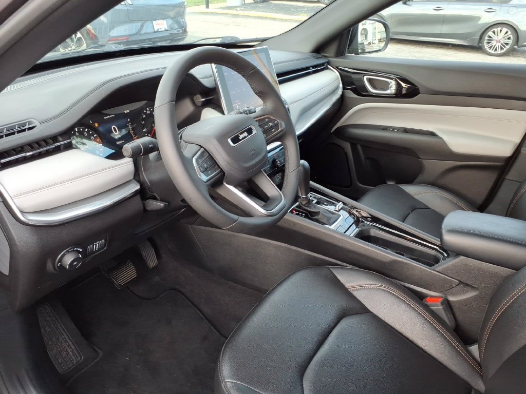 Certified 2024 Jeep Compass Limited AWD/4WD image 8