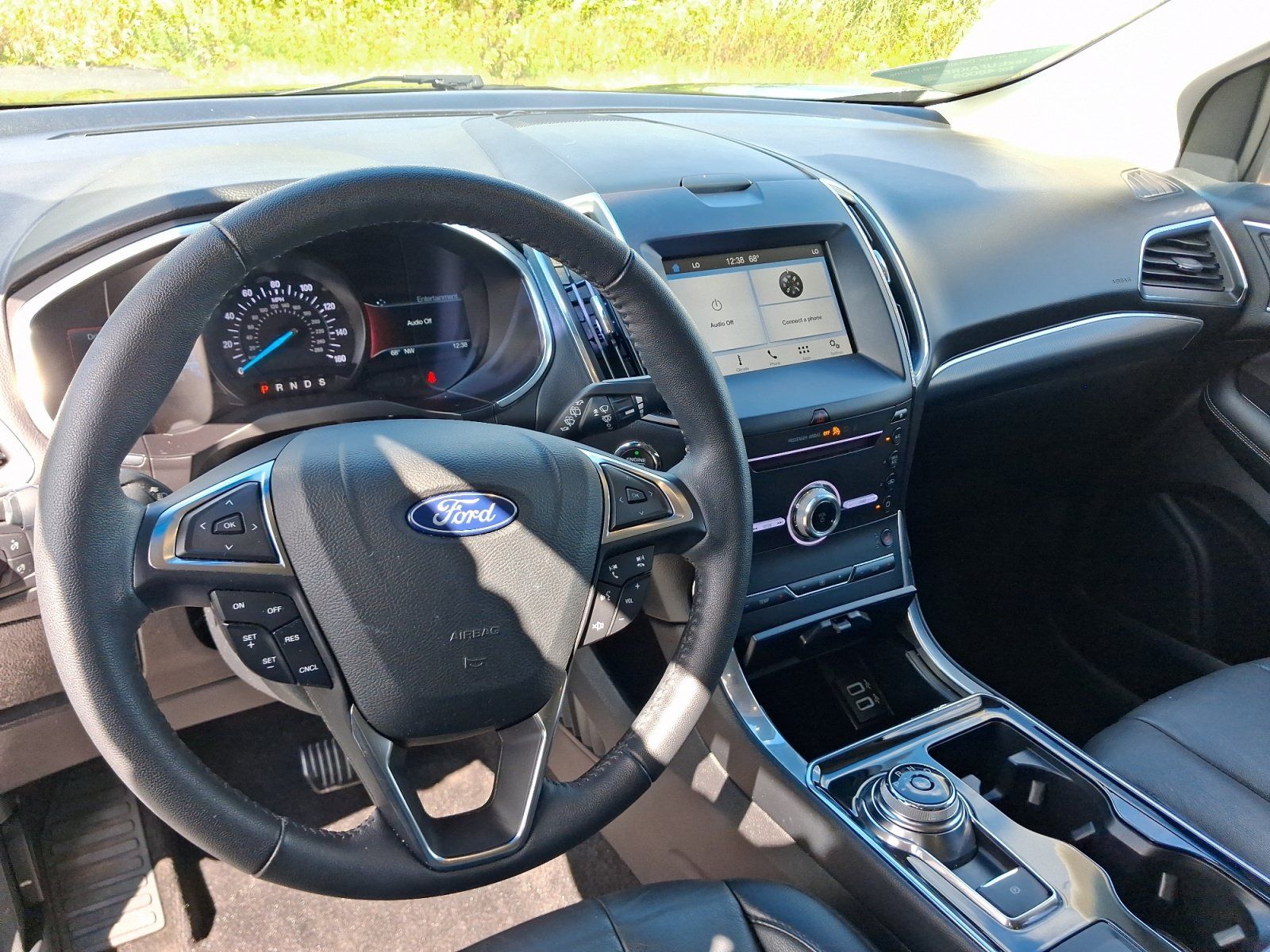 Used 2019 Ford Edge Titanium FWD image 4