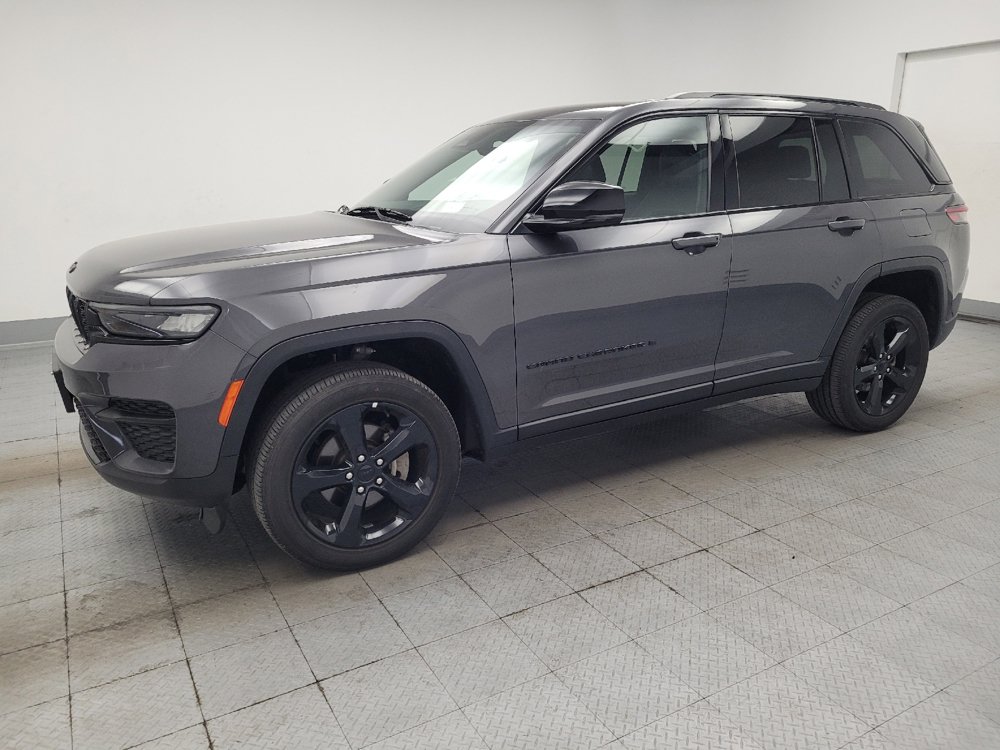 Used 2023 Jeep Grand Cherokee Altitude AWD/4WD image 2