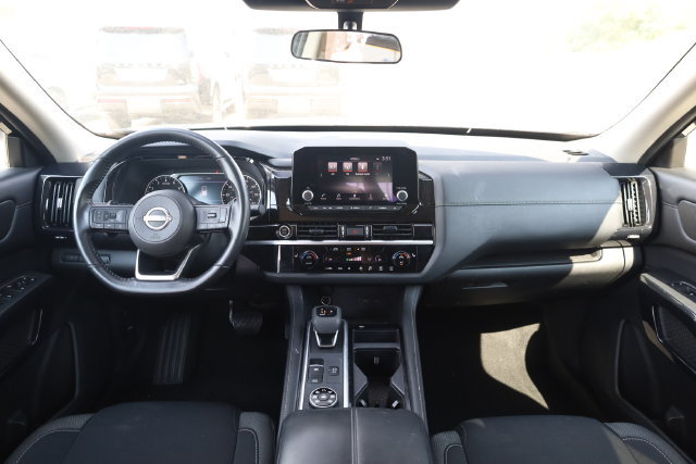 Used 2024 Nissan Pathfinder SV AWD/4WD image 16