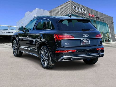 Used 2023 Audi Q5 2.0T Premium w/ Convenience Package image 2