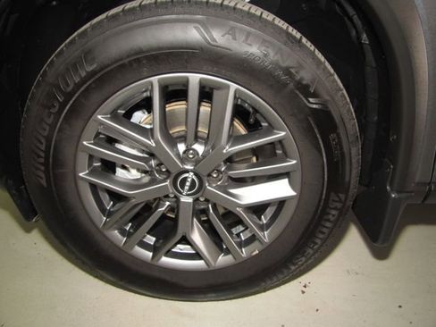 Used 2025 Nissan Rogue S FWD image 25