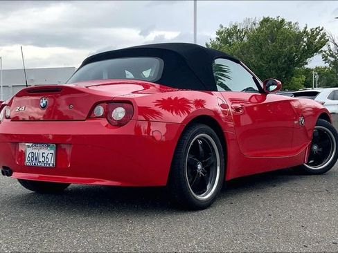 Used 2005 BMW Z4 2.5i image 13