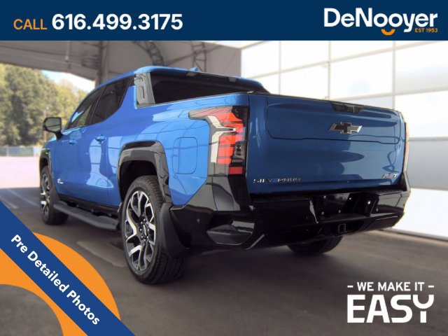 Used 2025 Chevrolet Silverado EV RST AWD/4WD image 9