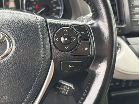 Used 2018 Toyota RAV4 Limited image 27