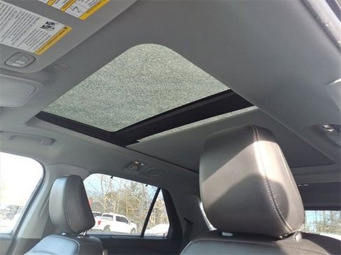 Used 2022 Ford Explorer Limited w/ Limited Technology Package image 9