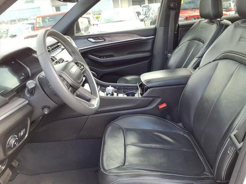 Certified 2023 Jeep Grand Cherokee L Overland AWD/4WD image 9