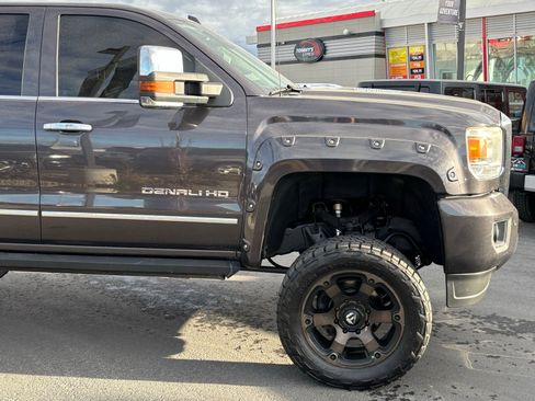 Used 2015 GMC Sierra 2500 Denali w/ Duramax Plus Package image 3