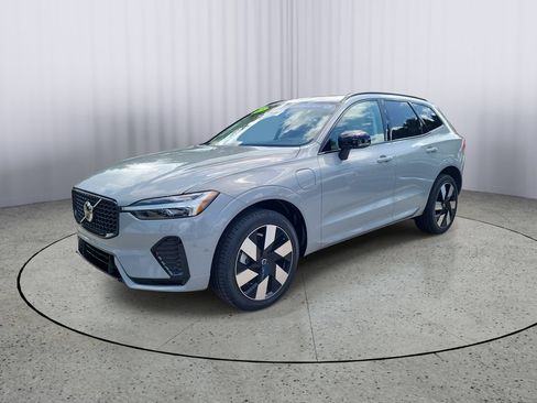 Used 2025 Volvo XC60 T8 Plus w/ Protection Package Premier AWD/4WD image 5
