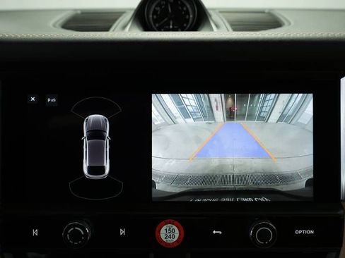 Certified 2022 Porsche Macan AWD/4WD image 19