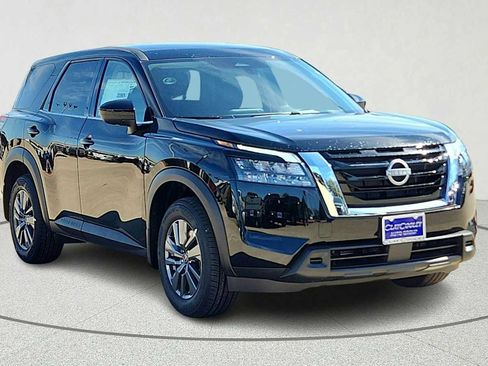 Used 2024 Nissan Pathfinder S FWD image 1