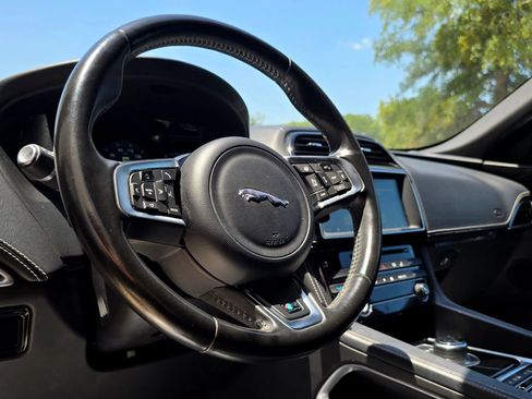 Used 2017 Jaguar F-PACE R-Sport AWD/4WD image 31
