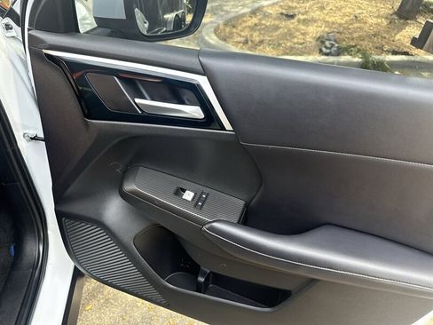 Used 2023 Mitsubishi Outlander SE AWD/4WD image 25