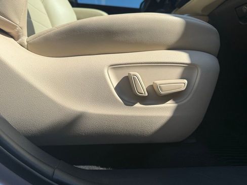 Used 2021 Toyota Highlander XLE FWD image 9