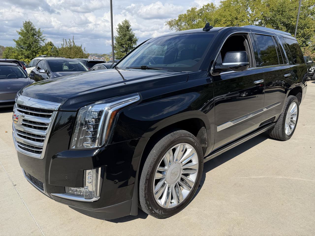 Used 2018 Cadillac Escalade Platinum AWD/4WD image 3