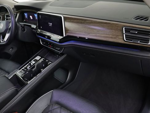 Used 2024 Volkswagen Atlas SEL Premium R-Line image 21