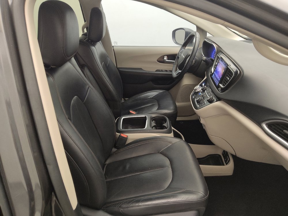 Used 2017 Chrysler Pacifica Touring-L Plus w/ Advanced Safetytec Group FWD image 21