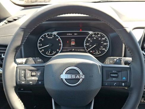 Used 2025 Nissan Rogue SV FWD image 23