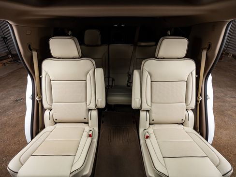 Used 2026 GMC Yukon Denali w/ Denali Reserve Package AWD/4WD image 36