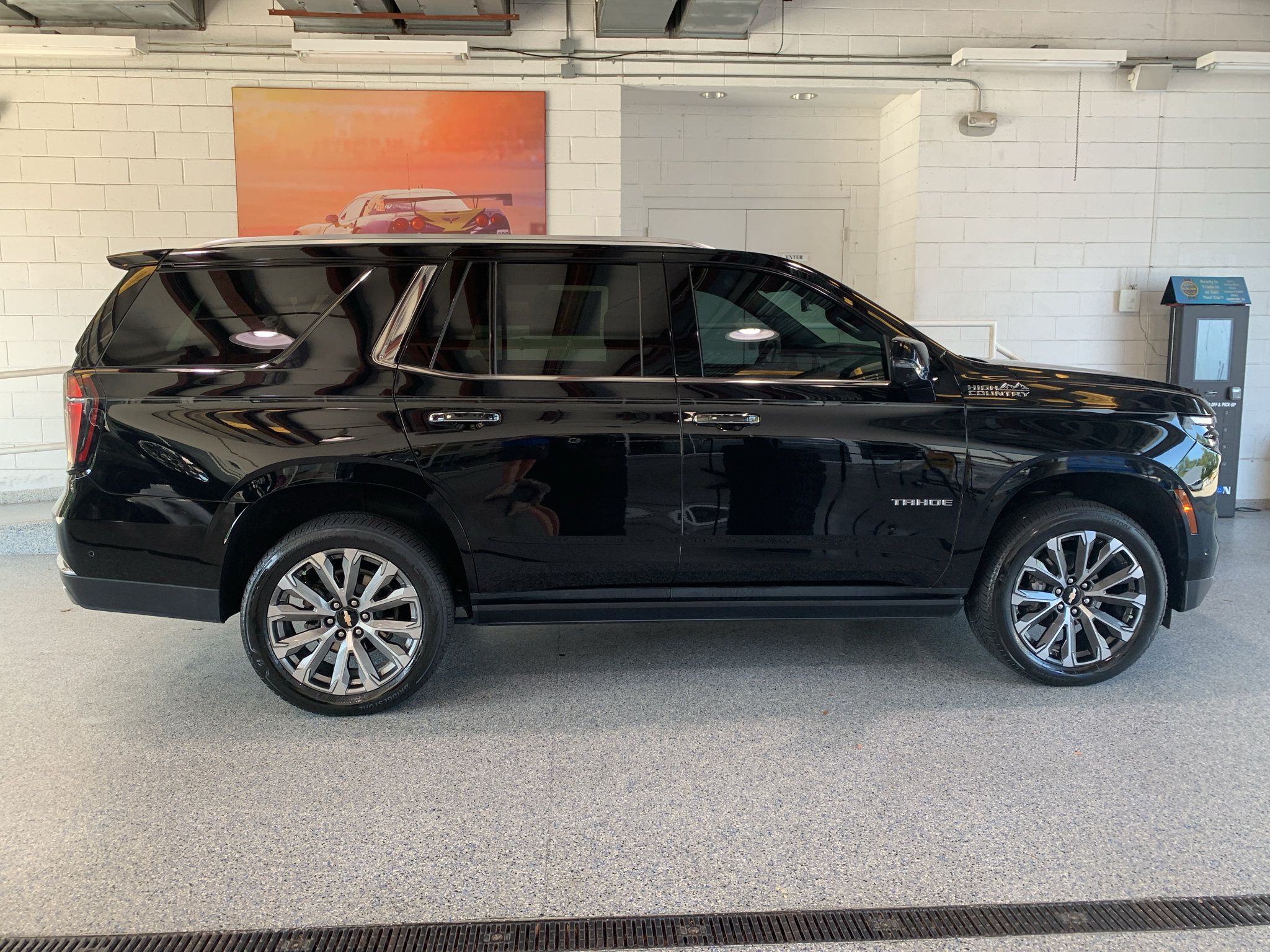 Used 2025 Chevrolet Tahoe High Country AWD/4WD image 15