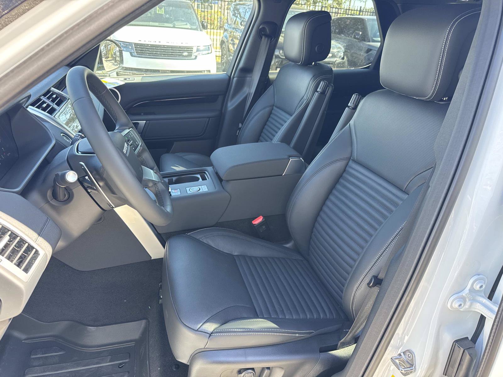 Used 2026 Land Rover Discovery S AWD/4WD image 22