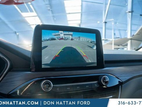 Used 2020 Ford Escape Titanium image 8