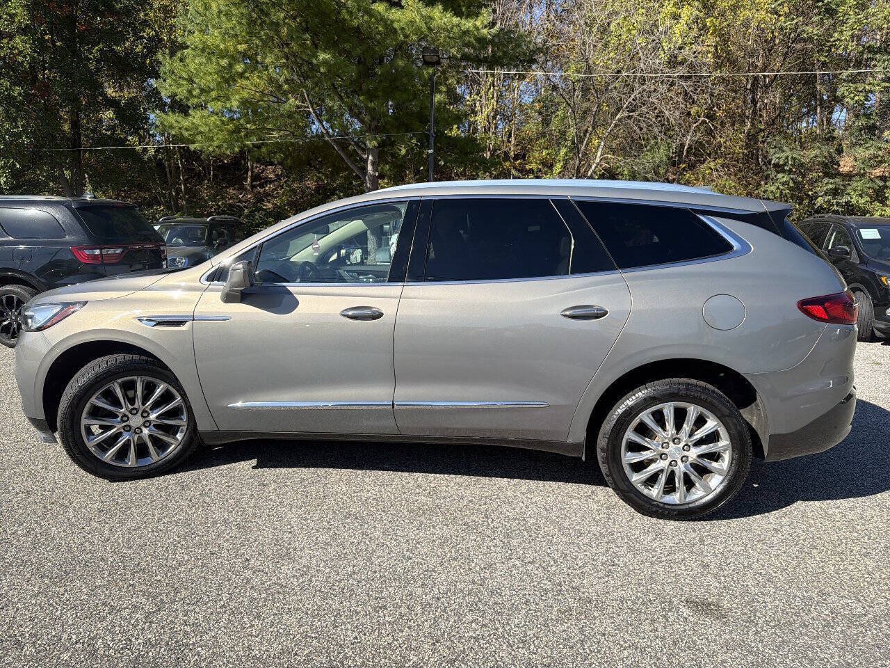 Used 2018 Buick Enclave Premium w/ Experience Buick Package AWD/4WD image 10