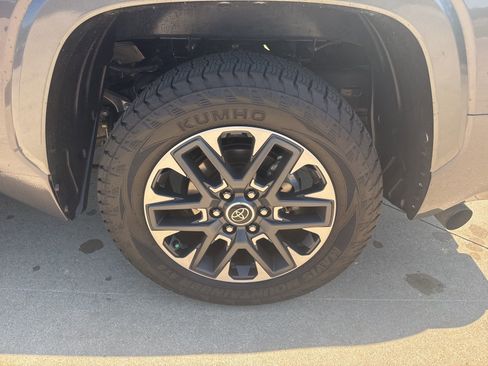 Used 2022 Toyota Tundra Limited AWD/4WD image 9