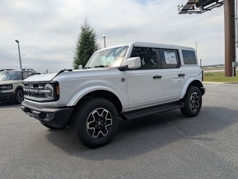 New 2026 Ford Bronco Outer Banks image 9