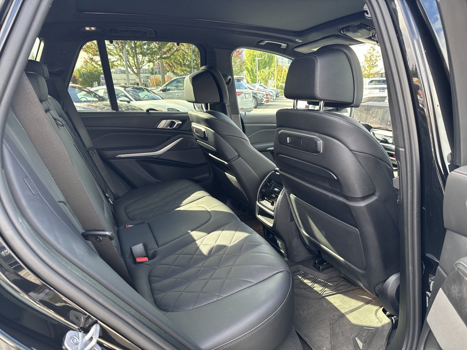 Used 2024 BMW X5 xDrive50e w/ Executive Package AWD/4WD image 14
