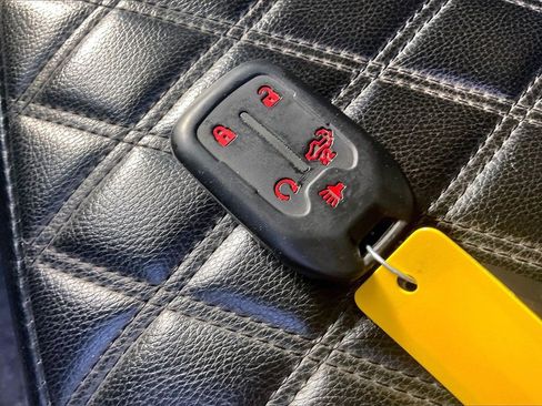 Used 2019 GMC Sierra 1500 SLE w/ SLE Value Package image 36