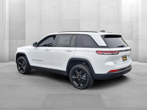 New 2025 Jeep Grand Cherokee Altitude image 2