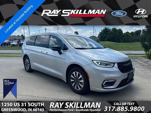 Used 2024 Chrysler Pacifica Limited FWD image 1