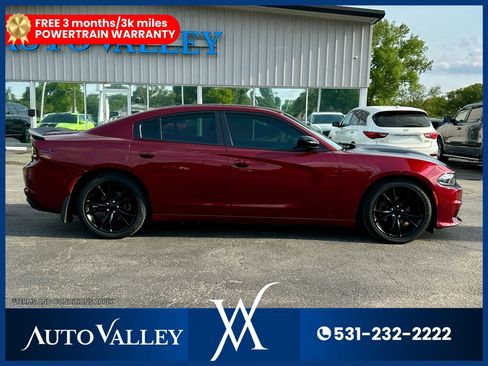 Used 2020 Dodge Charger SXT w/ Blacktop Package RWD image 6