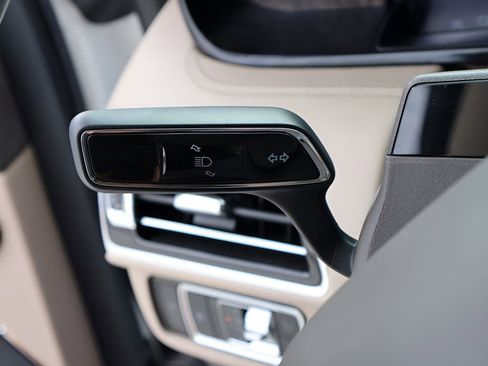 Used 2024 Lincoln Navigator Premiere AWD/4WD image 36